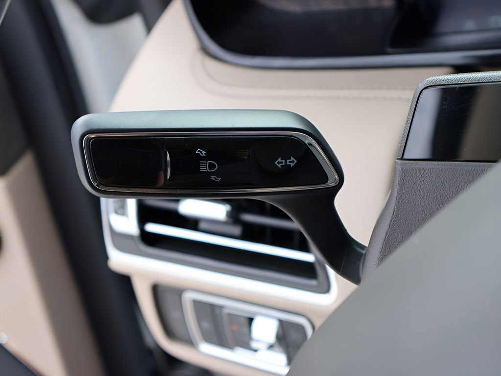 Used 2024 Lincoln Navigator Premiere image 36