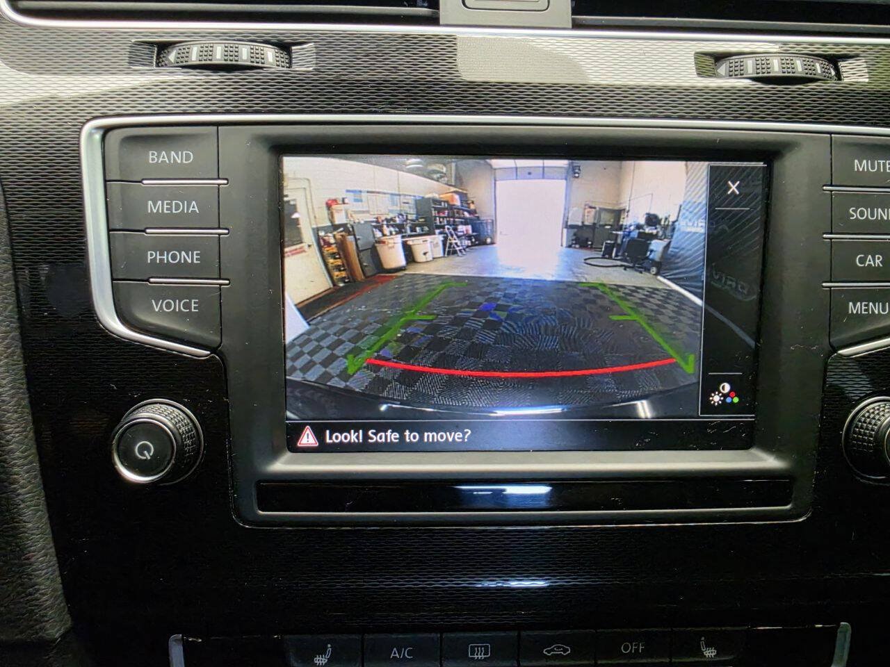 Used 2016 Volkswagen GTI SE FWD image 17
