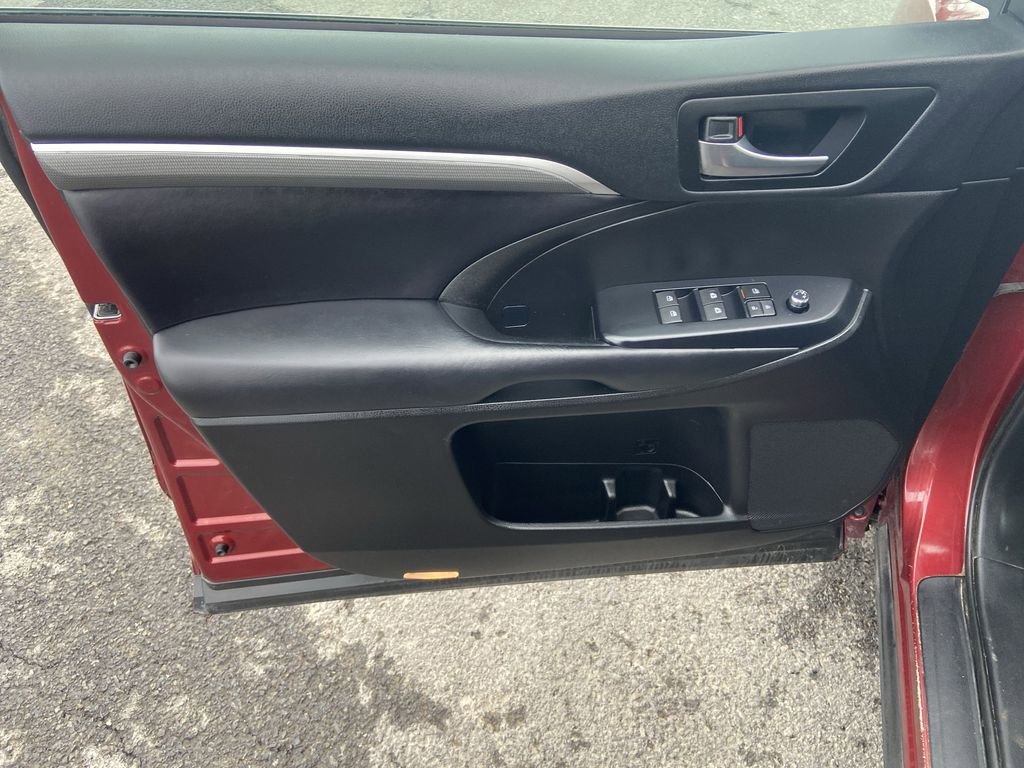 Used 2018 Toyota Highlander SE w/ Protection Package #3 image 23