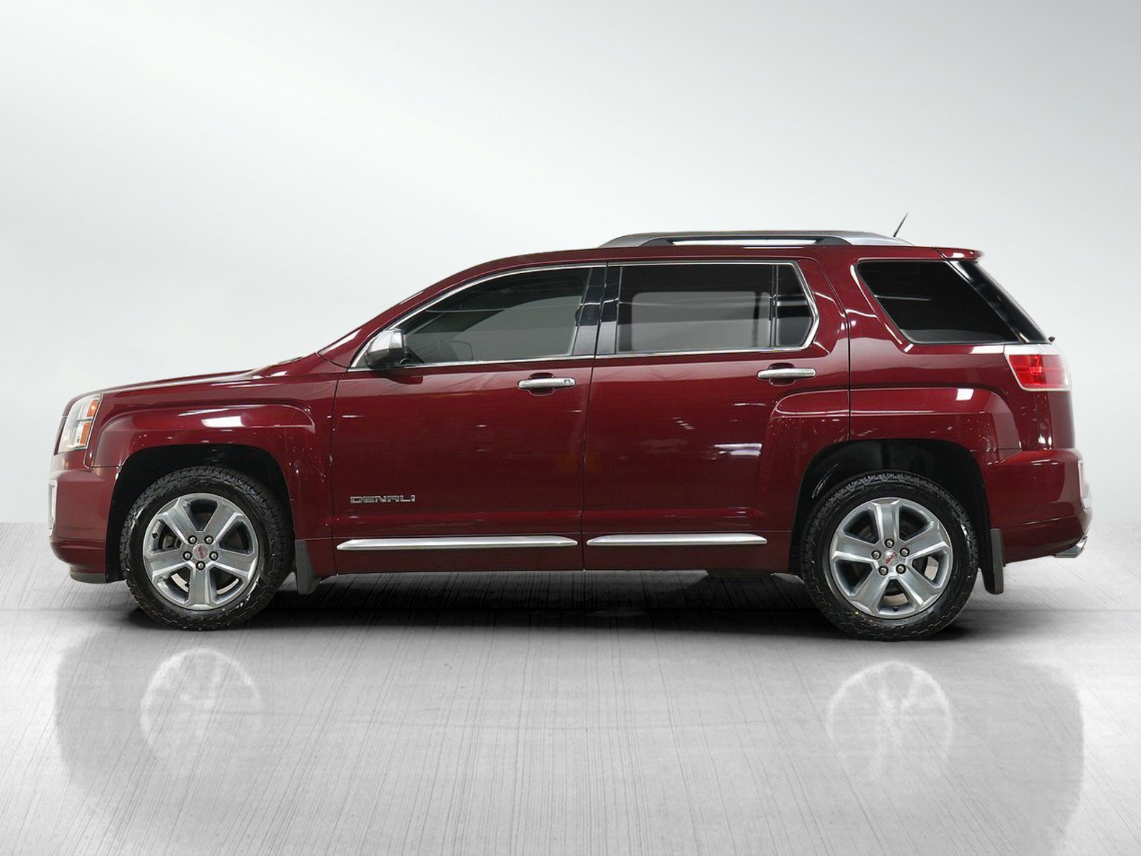 Used 2016 GMC Terrain Denali image 2