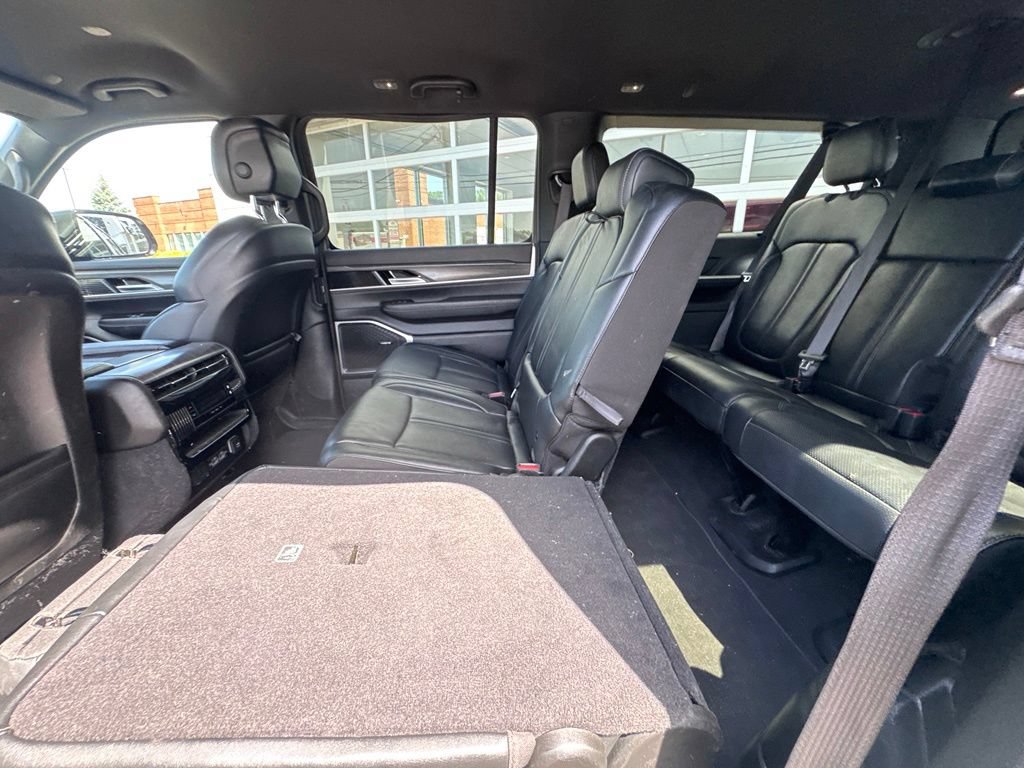 Used 2023 Jeep Wagoneer L Series II AWD/4WD image 31