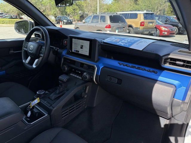 Certified 2025 Toyota Tacoma TRD Off-Road AWD/4WD image 17
