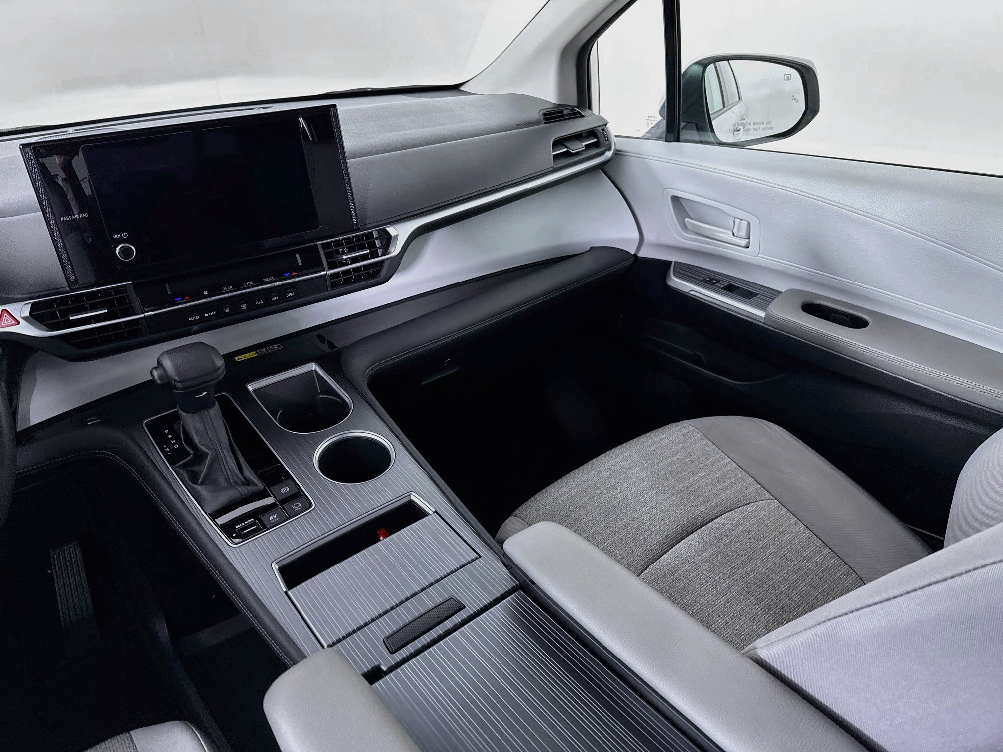 Certified 2025 Toyota Sienna LE FWD image 21