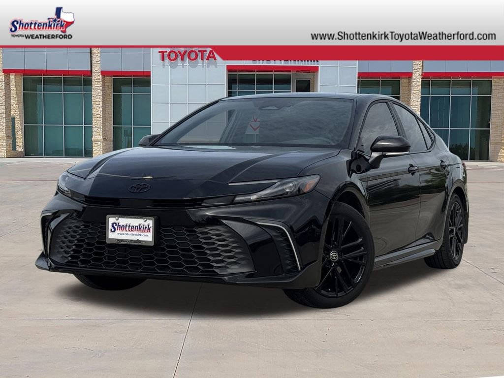 Used 2025 Toyota Camry SE FWD image 1