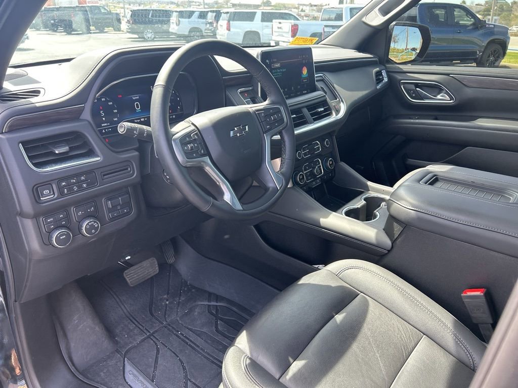 Used 2024 Chevrolet Suburban Z71 w/ Luxury Package AWD/4WD image 19