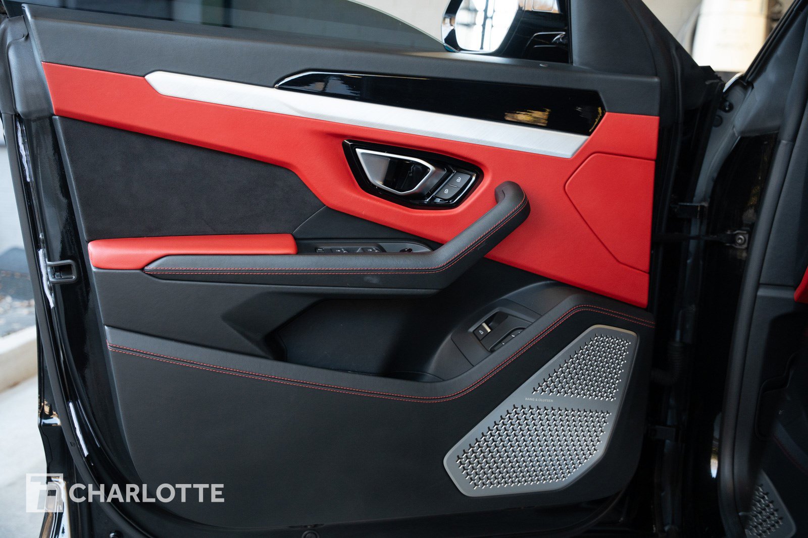 Used 2021 Lamborghini Urus image 16