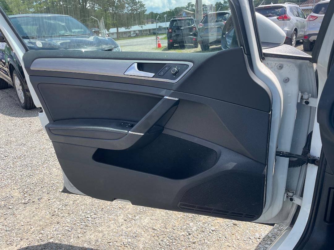 Used 2017 Volkswagen Golf SE FWD image 23
