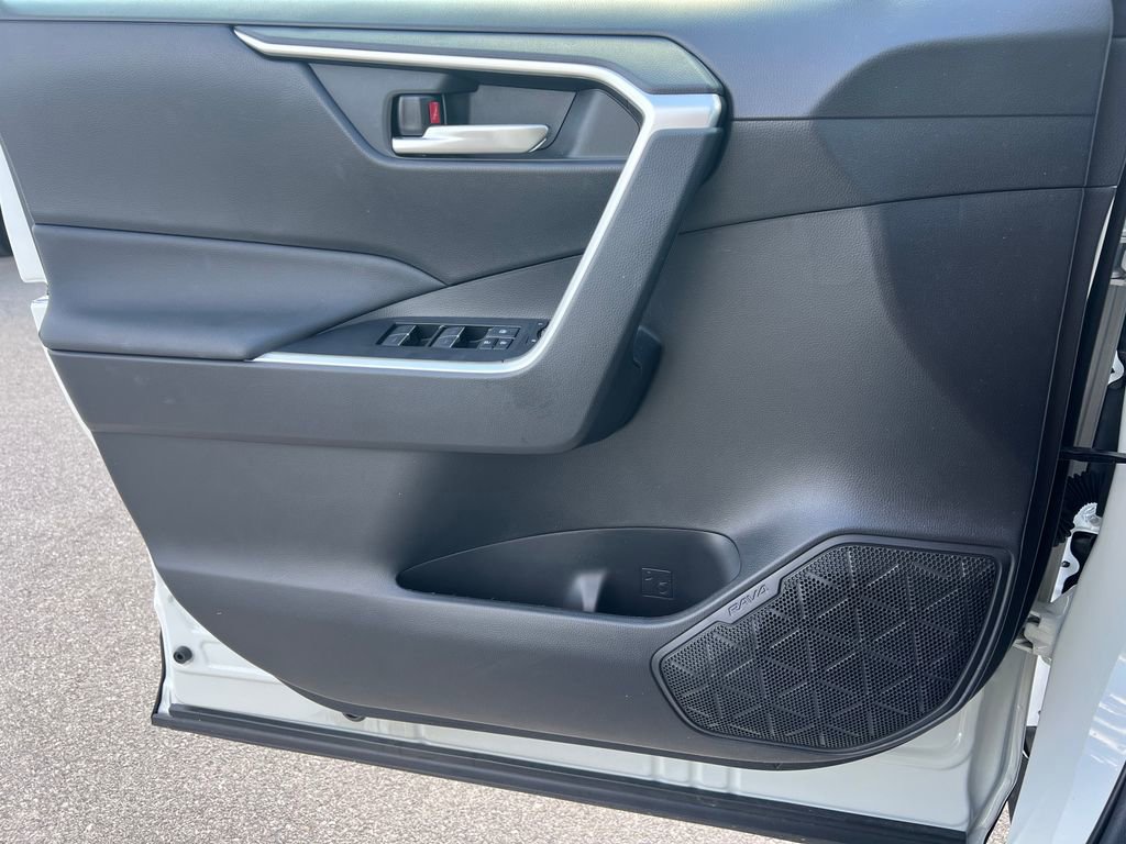 Used 2025 Toyota RAV4 XLE w/ Convenience Package image 18