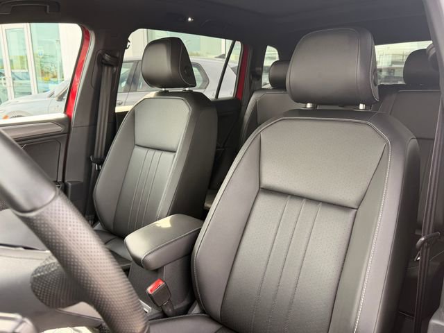 Certified 2024 Volkswagen Tiguan SE R-Line AWD/4WD image 11