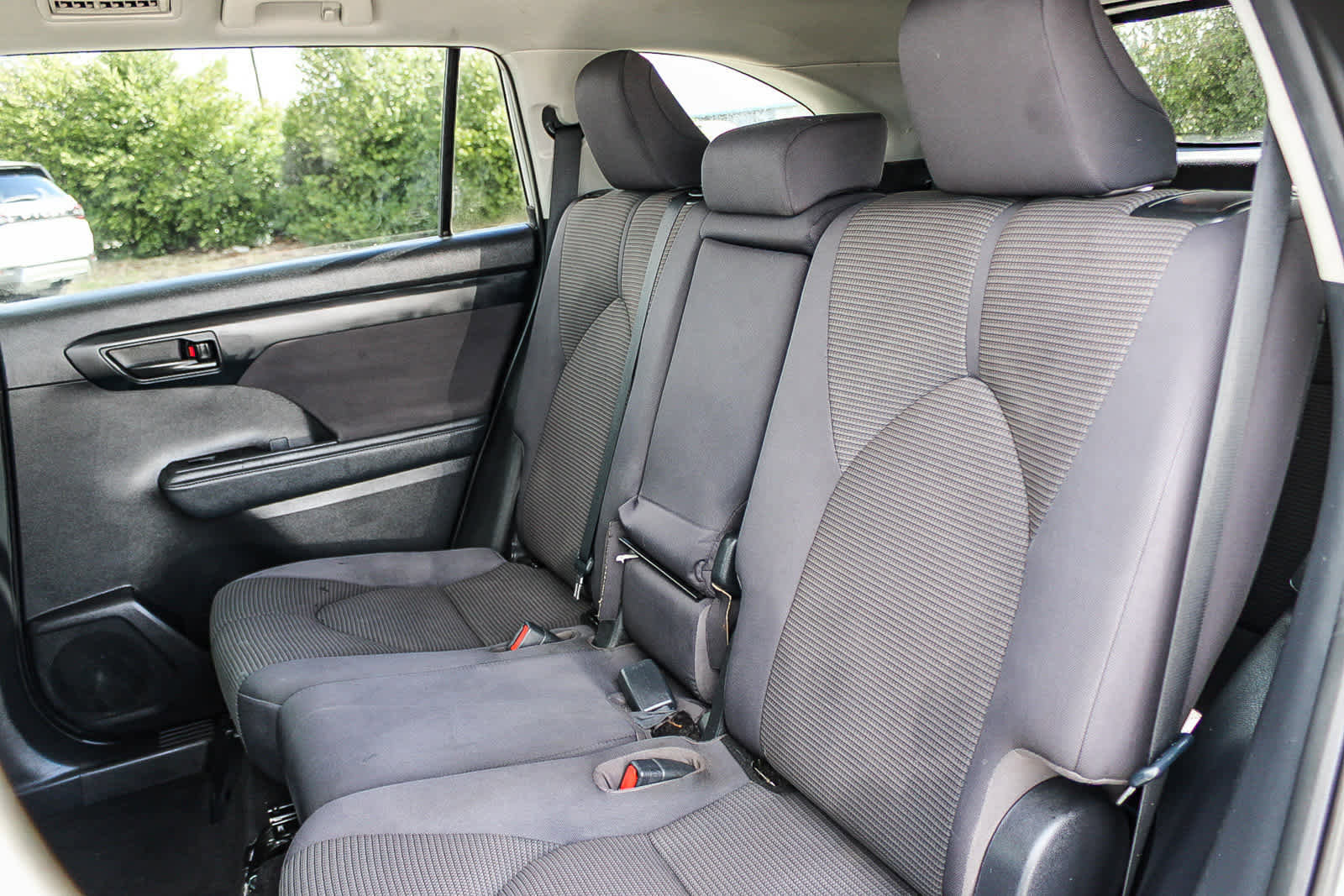 Used 2021 Toyota Highlander LE image 18