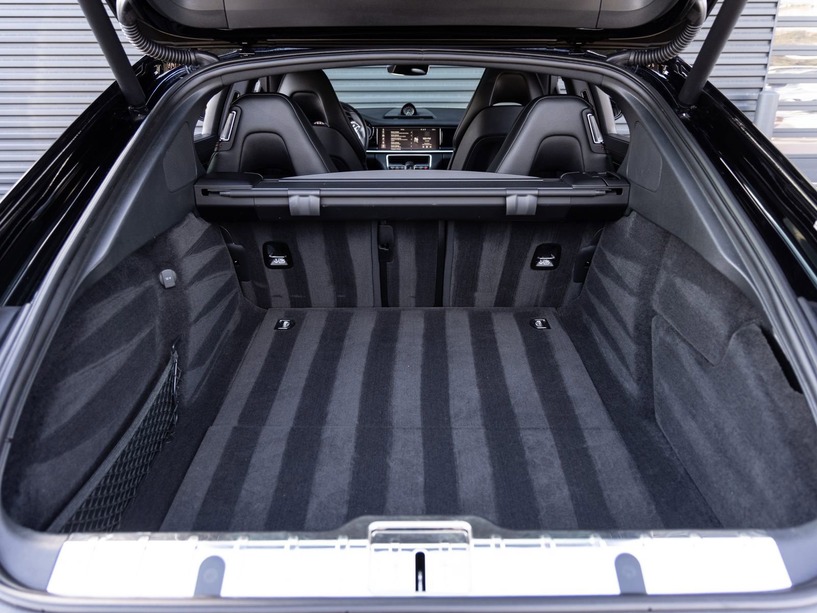 Used 2018 Porsche Panamera 4 image 27