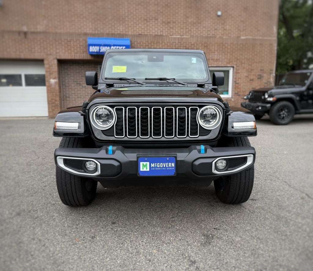 Used 2024 Jeep Wrangler Unlimited Sahara AWD/4WD image 2