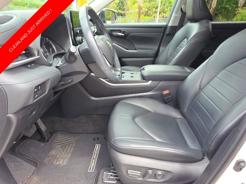 Used 2023 Toyota Highlander XLE image 27
