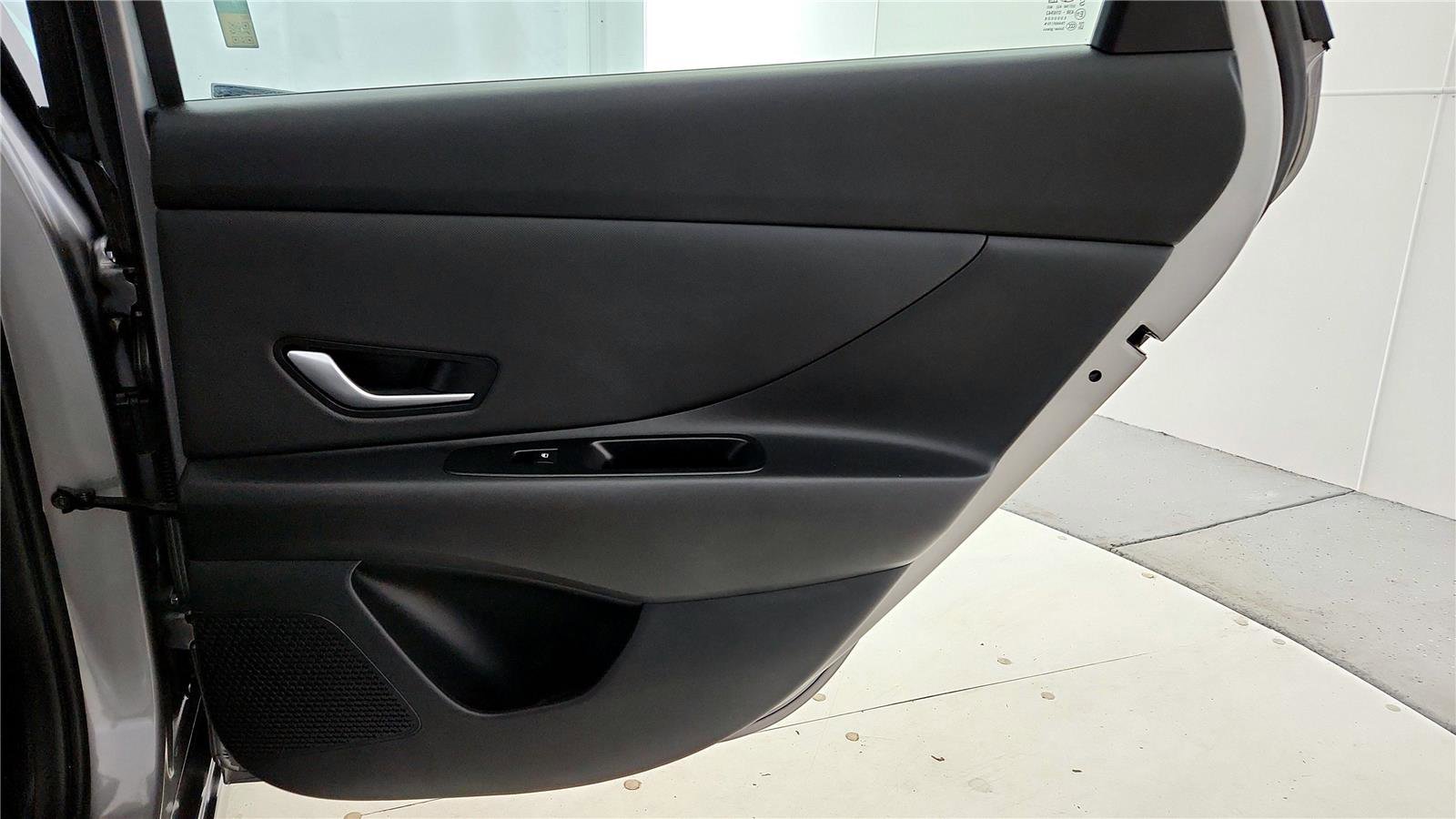 Used 2023 Hyundai Elantra Limited image 15