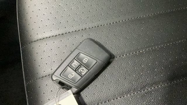 Used 2022 Volkswagen Tiguan SE AWD/4WD image 26
