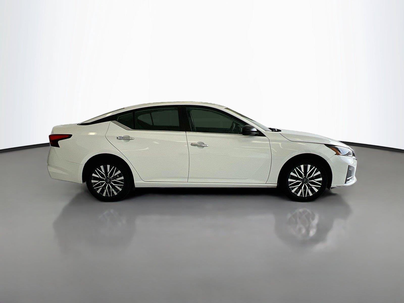 Used 2025 Nissan Altima 2.5 SV AWD/4WD image 16