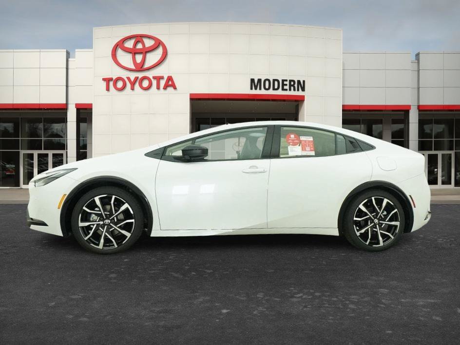 New 2027 Toyota Prius Plug-In Hybrid FWD image 2