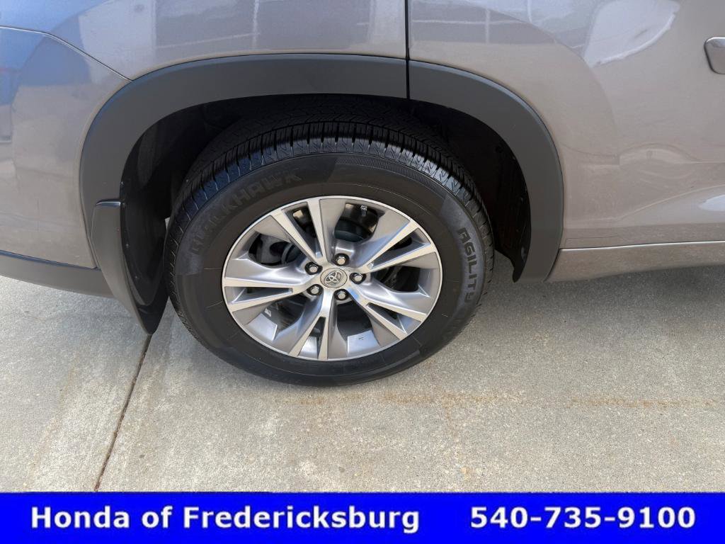 Used 2015 Toyota Highlander XLE AWD/4WD image 12
