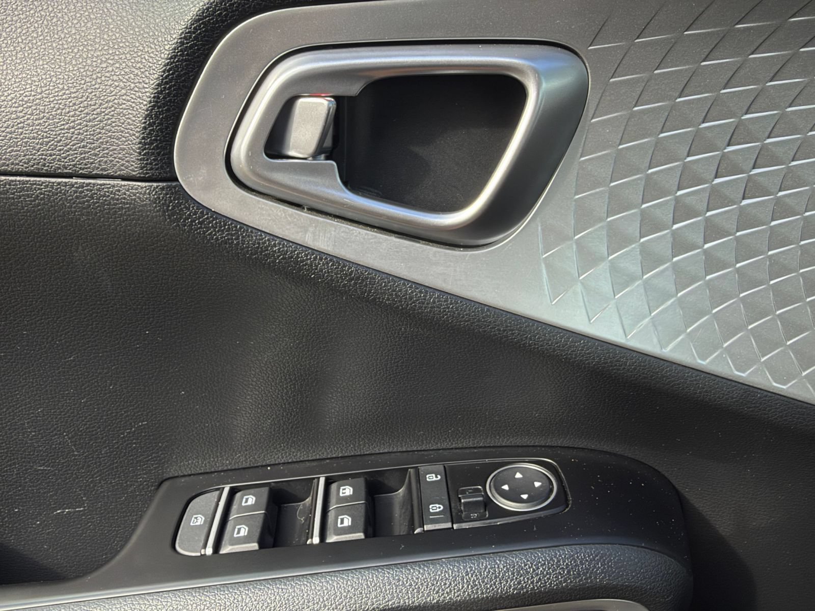 Used 2025 Kia Soul LX w/ LX Technology Package FWD image 18
