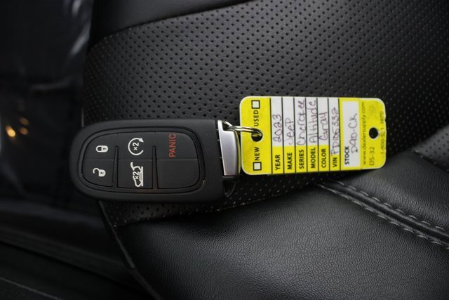 Used 2023 Jeep Cherokee Altitude Lux image 7