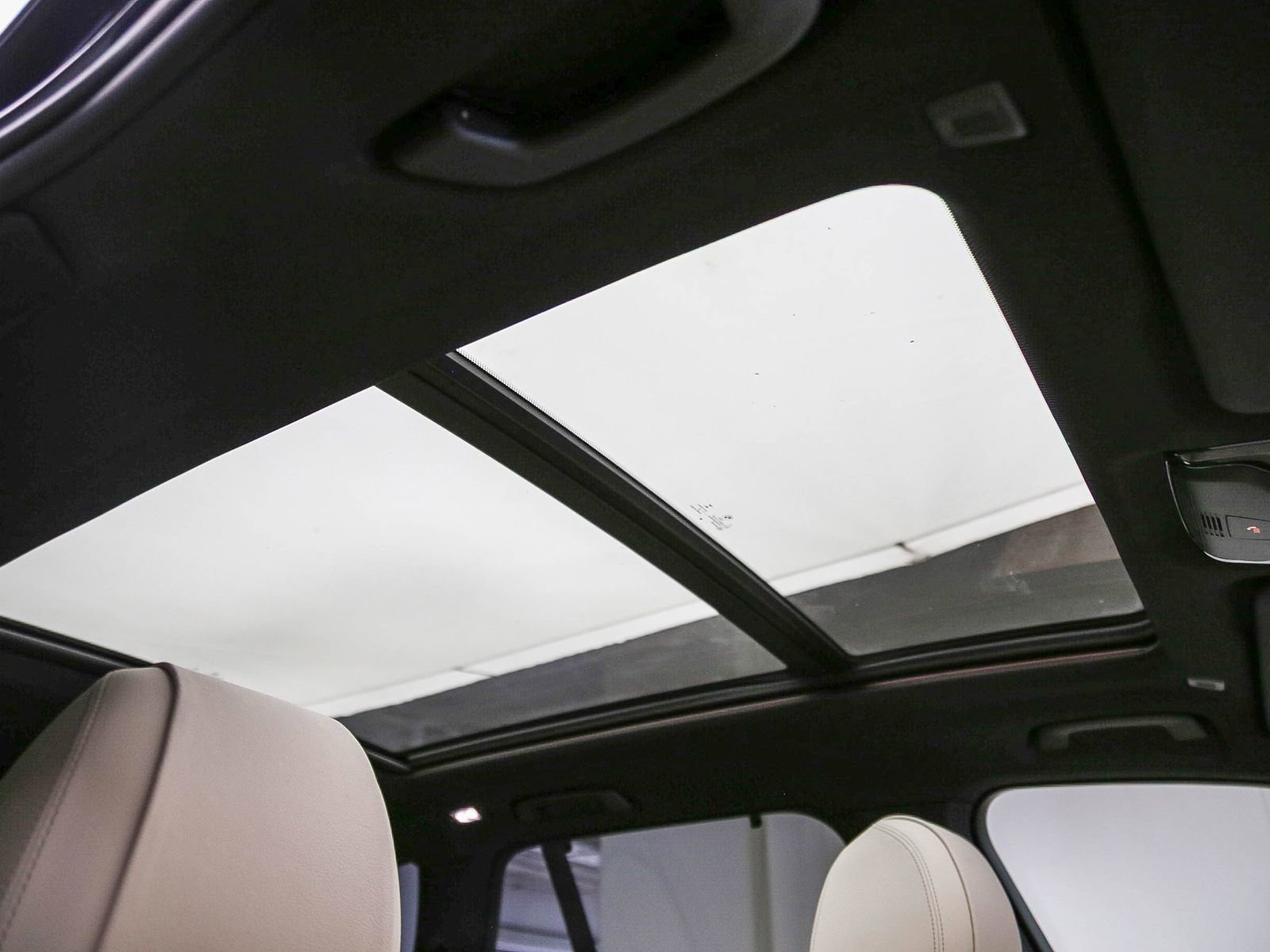Used 2020 BMW X5 sDrive40i w/ Convenience Package RWD image 17