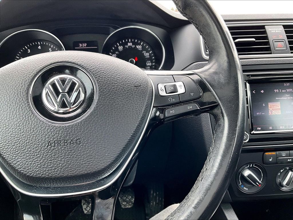 Used 2017 Volkswagen Jetta SE image 17