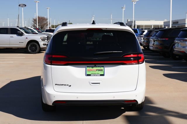 New 2026 Chrysler Pacifica Select image 6