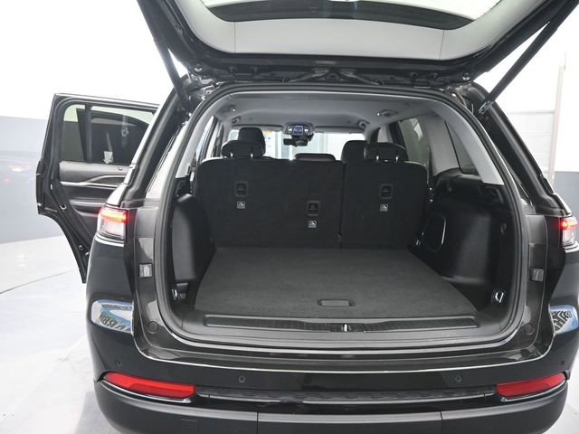 Used 2023 Jeep Grand Cherokee Limited w/ Luxury Tech Group II image 8
