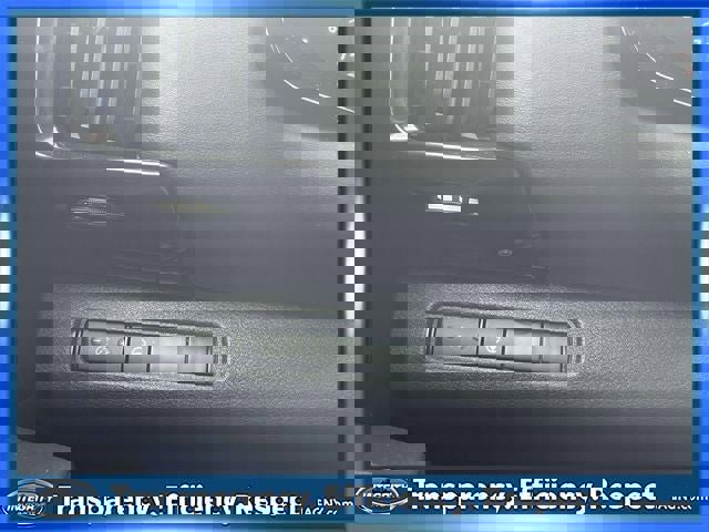 Certified 2024 Nissan Pathfinder SV w/ Black Appearance Package image 20