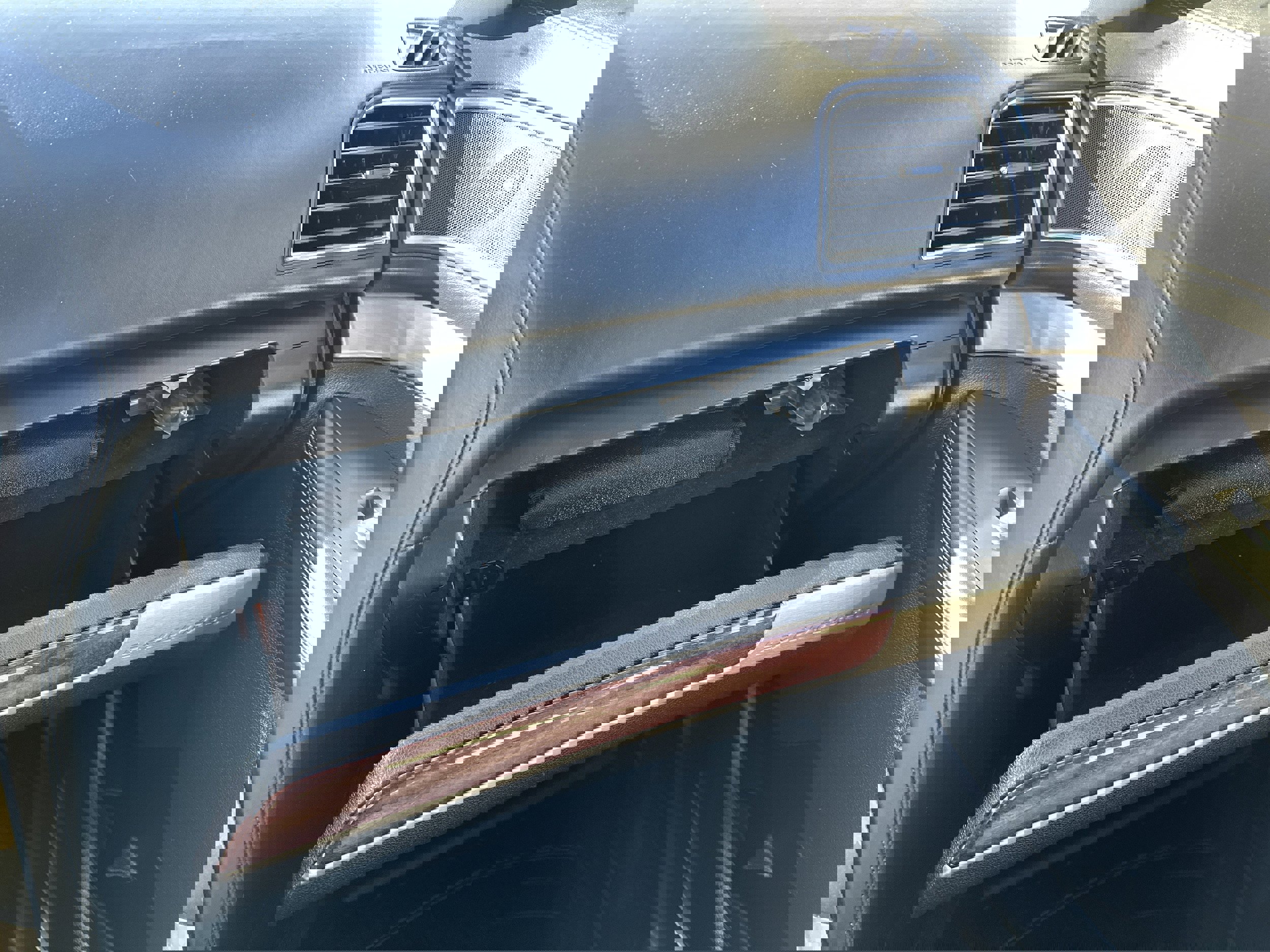 Used 2018 Ford Explorer Platinum image 19