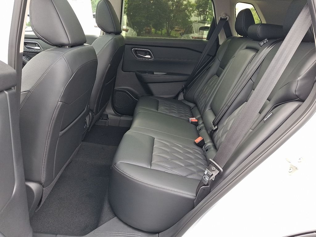 New 2026 Nissan Rogue Platinum w/ Platinum Premium Package AWD/4WD image 6