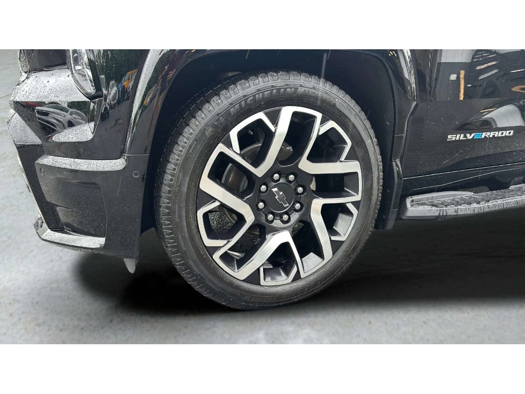 Used 2025 Chevrolet Silverado EV RST AWD/4WD image 24