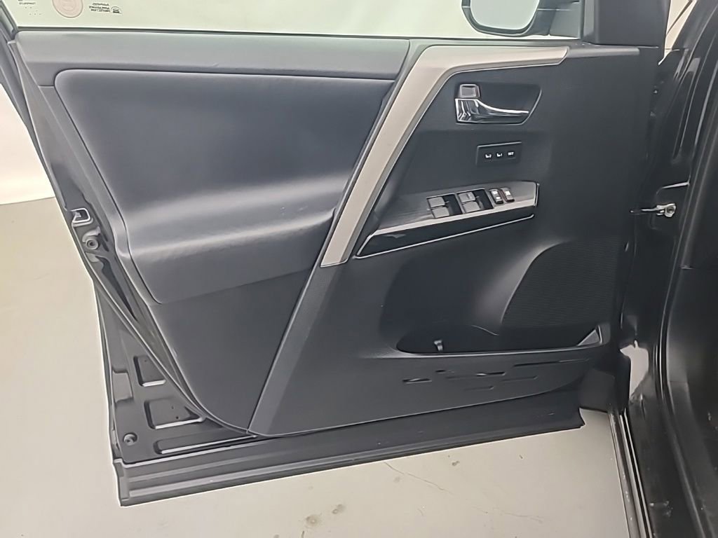 Used 2016 Toyota RAV4 Limited image 22