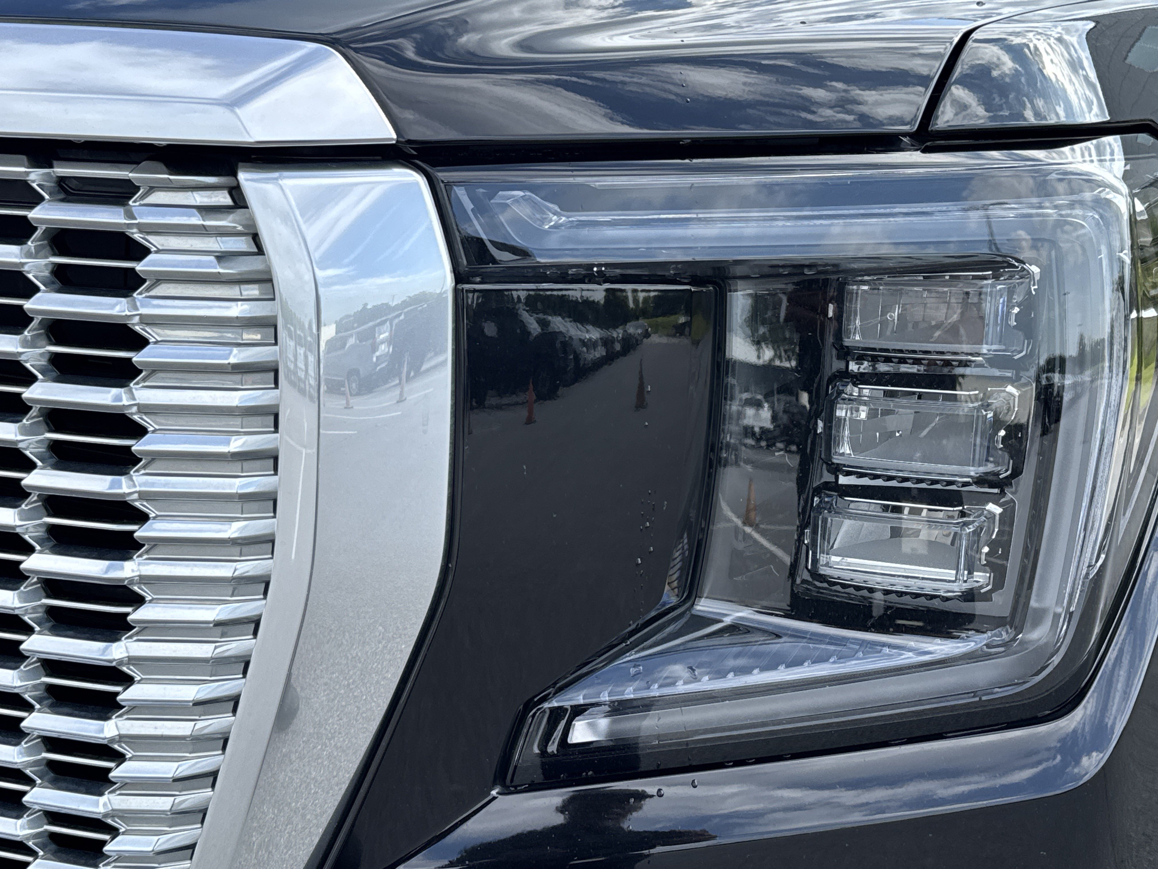 Used 2022 GMC Yukon Denali AWD/4WD image 6