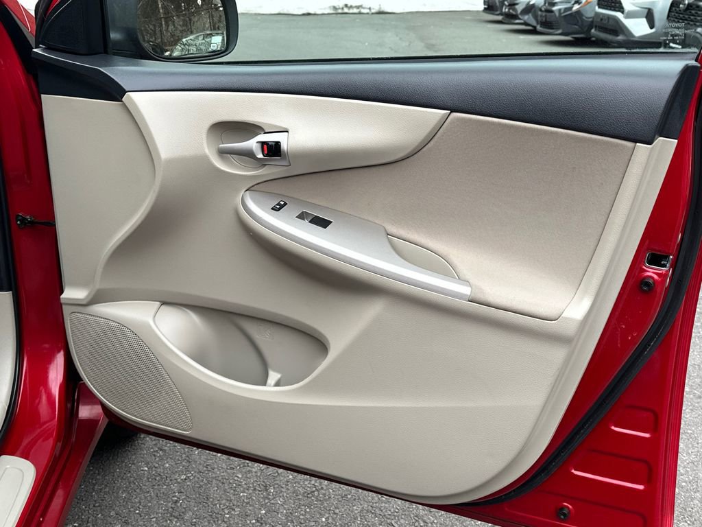 Used 2013 Toyota Corolla LE image 11