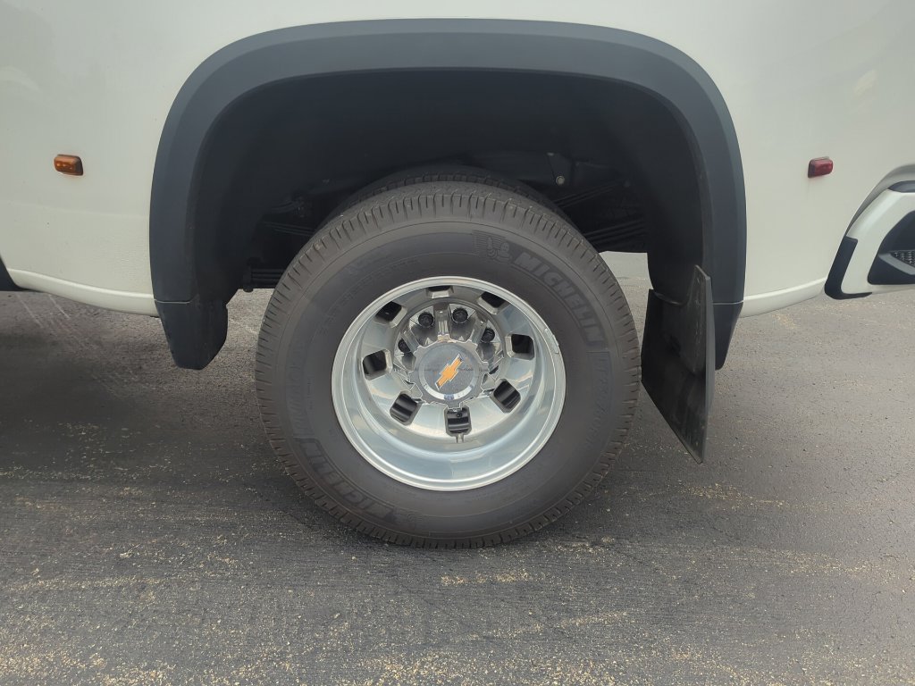 Used 2025 Chevrolet Silverado 3500 High Country w/ High Country Premium Package AWD/4WD image 15