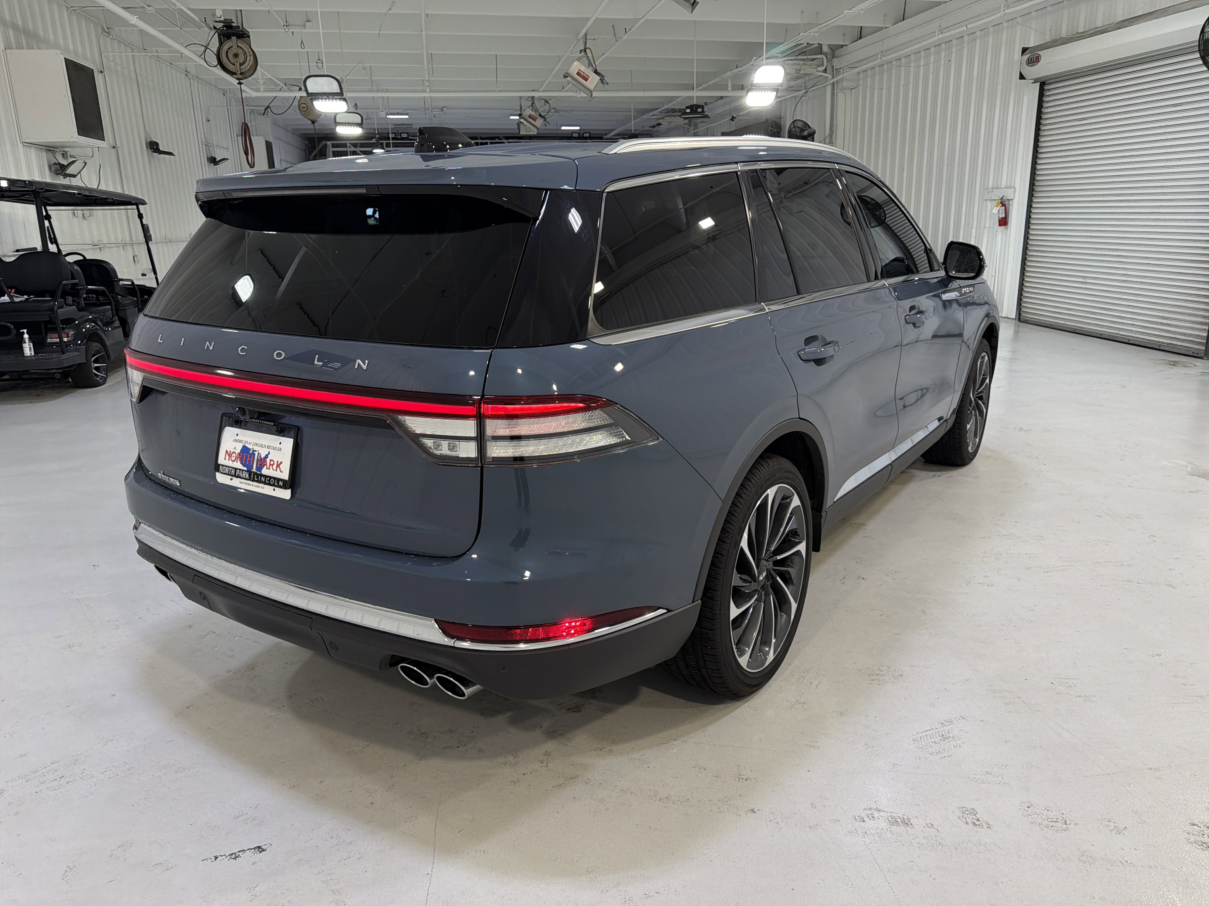 Used 2026 Lincoln Aviator Reserve AWD/4WD image 5