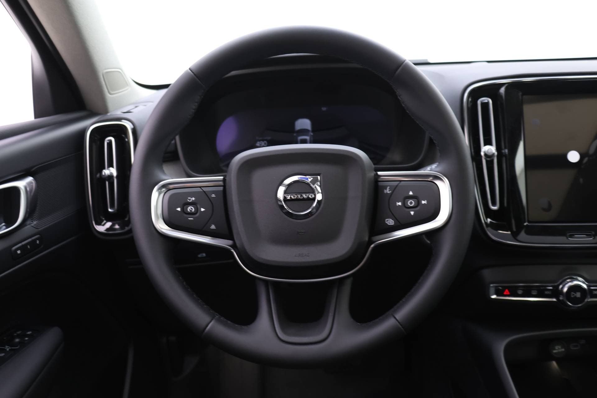New 2026 Volvo XC40 B5 Core w/ Protection Package Premier AWD/4WD image 13