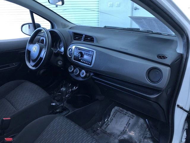 Used 2014 Toyota Yaris L image 22