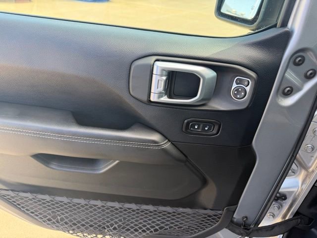 Used 2018 Jeep Wrangler Unlimited Sahara w/ Cold Weather Group image 19