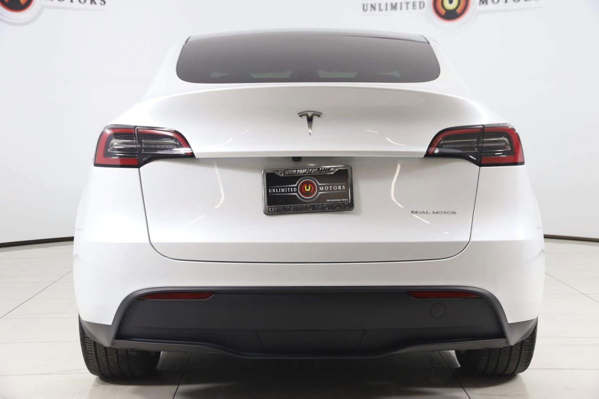 Used 2024 Tesla Model Y Long Range AWD/4WD image 45