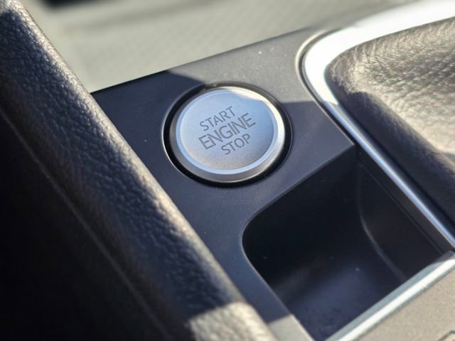 Used 2025 Volkswagen Jetta SE image 34