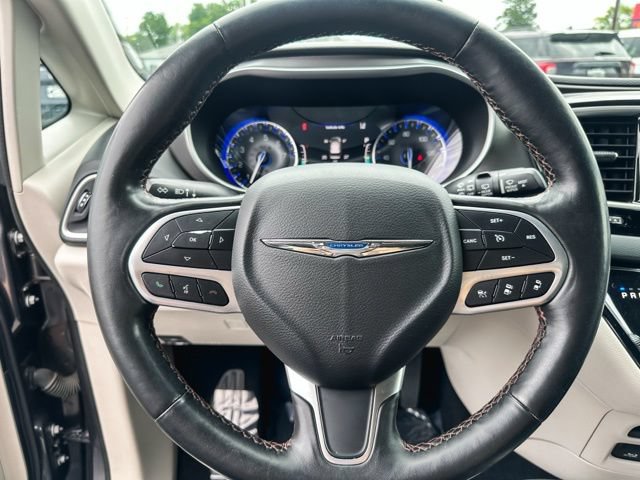 Used 2020 Chrysler Pacifica Touring-L Plus w/ Advanced Safetytec Group FWD image 16