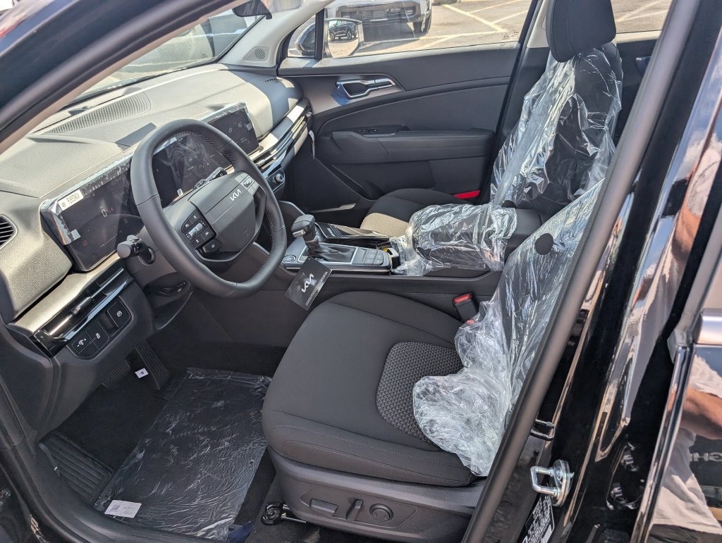 New 2026 Kia Sportage LX w/ LX Convenience Package FWD image 13