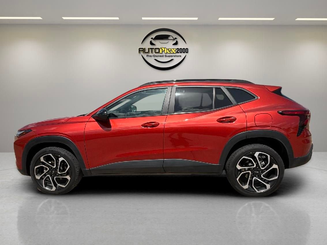 Used 2024 Chevrolet Trax RS w/ Driver Confidence Package FWD image 3