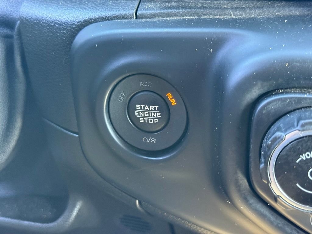 Used 2019 Jeep Wrangler Unlimited Sahara AWD/4WD image 31