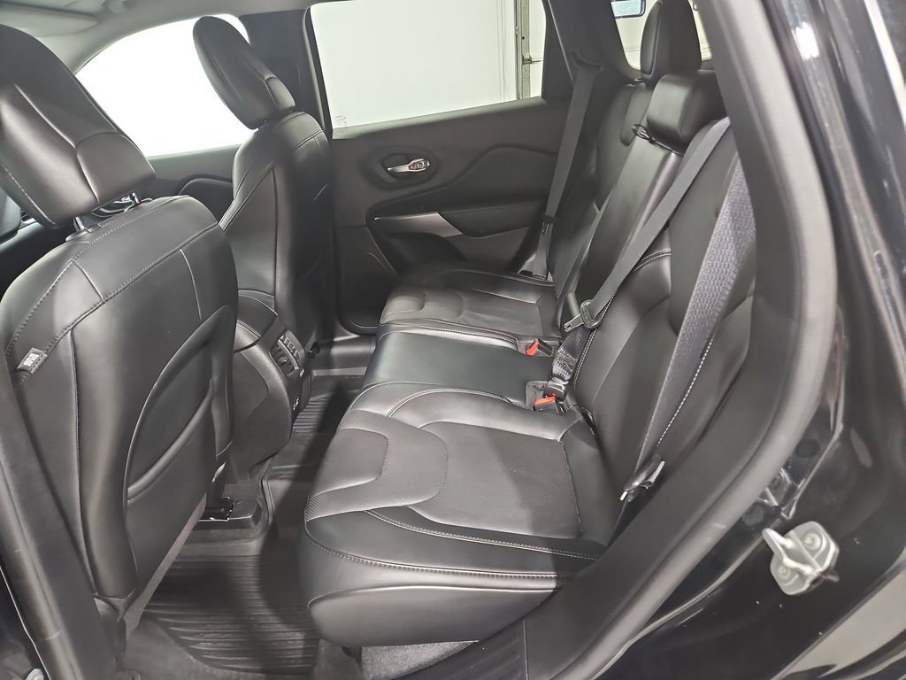 Used 2021 Jeep Cherokee Latitude Lux w/ Mopar Interior Package AWD/4WD image 24