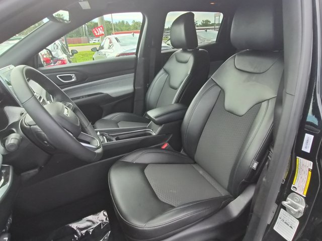 Used 2025 Jeep Compass Latitude w/ Sun & Sound Group AWD/4WD image 21