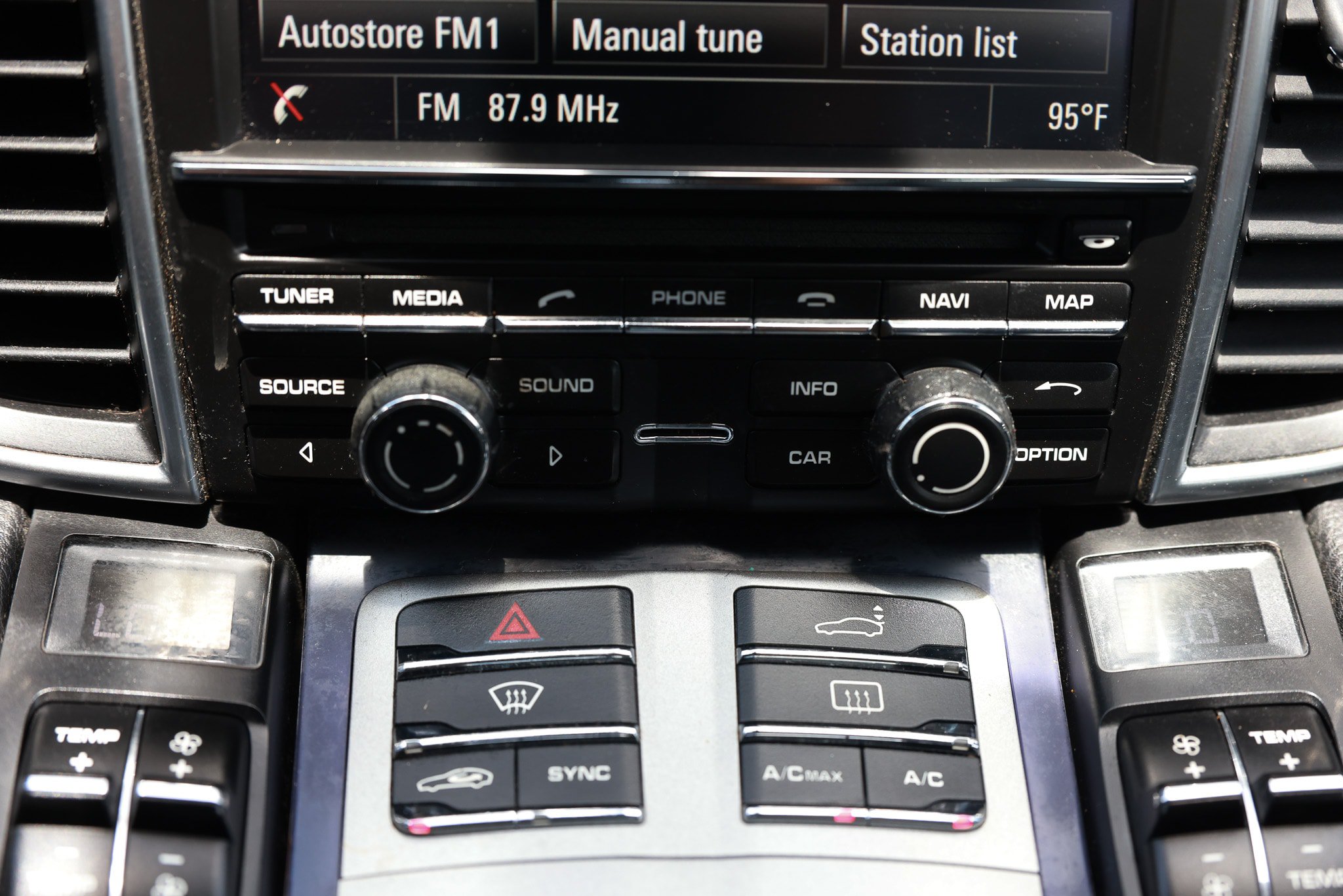 Used 2014 Porsche Panamera RWD image 36