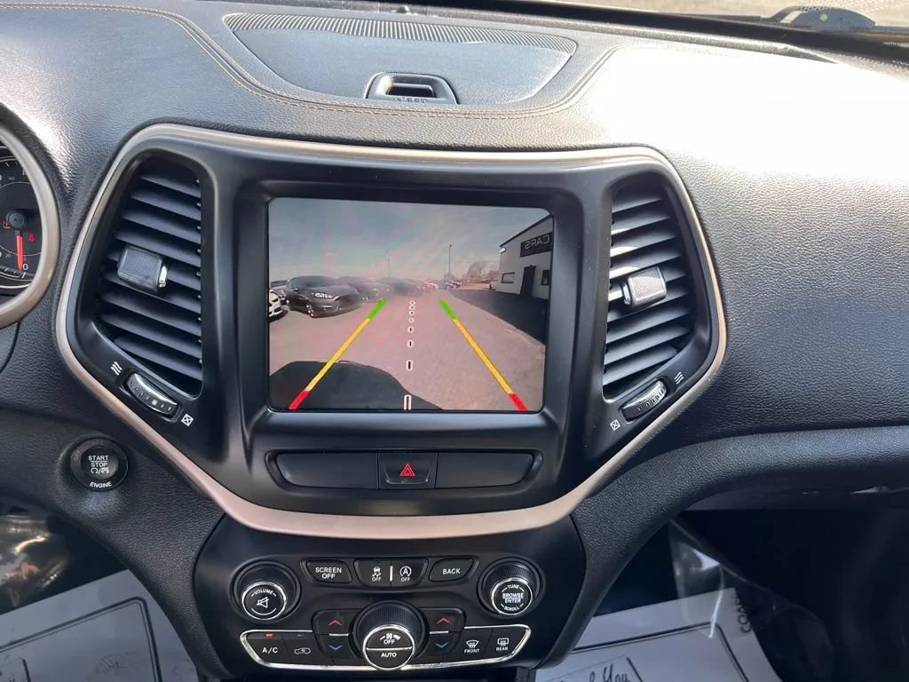 Used 2016 Jeep Cherokee Limited AWD/4WD image 16